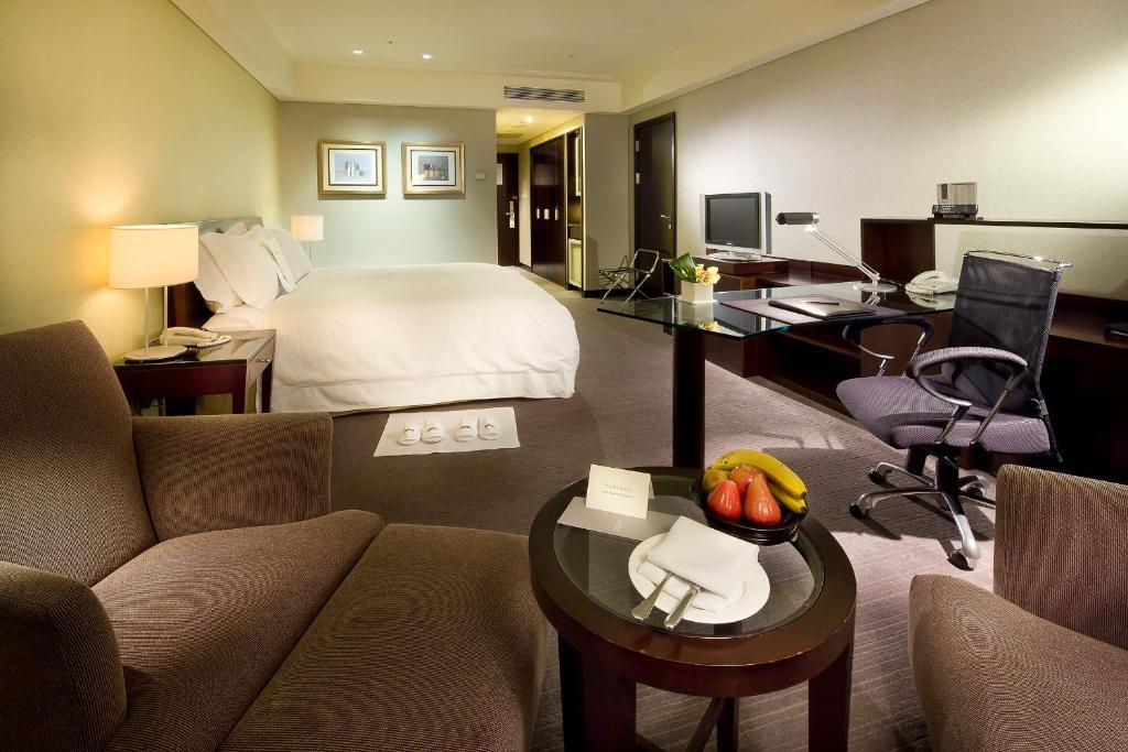 Tayih Landis Hotel Tainan Exterior foto A room at the Conrad Hong Kong