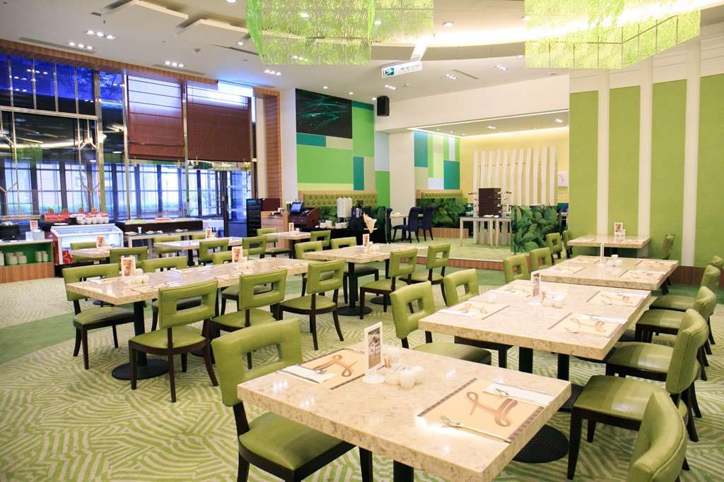 Tayih Landis Hotel Tainan Restaurant foto The interior of a typical buffet restaurant