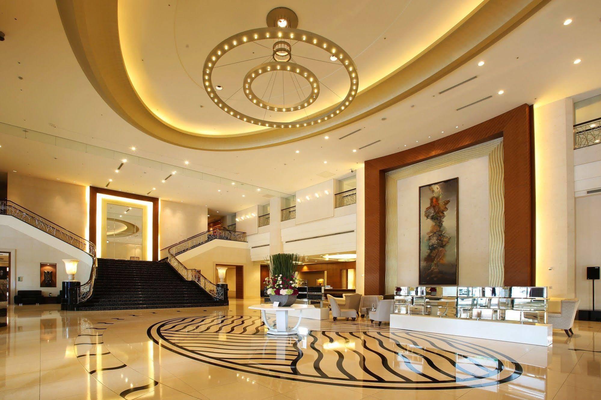 Tayih Landis Hotel Tainan Exterior foto Lobby