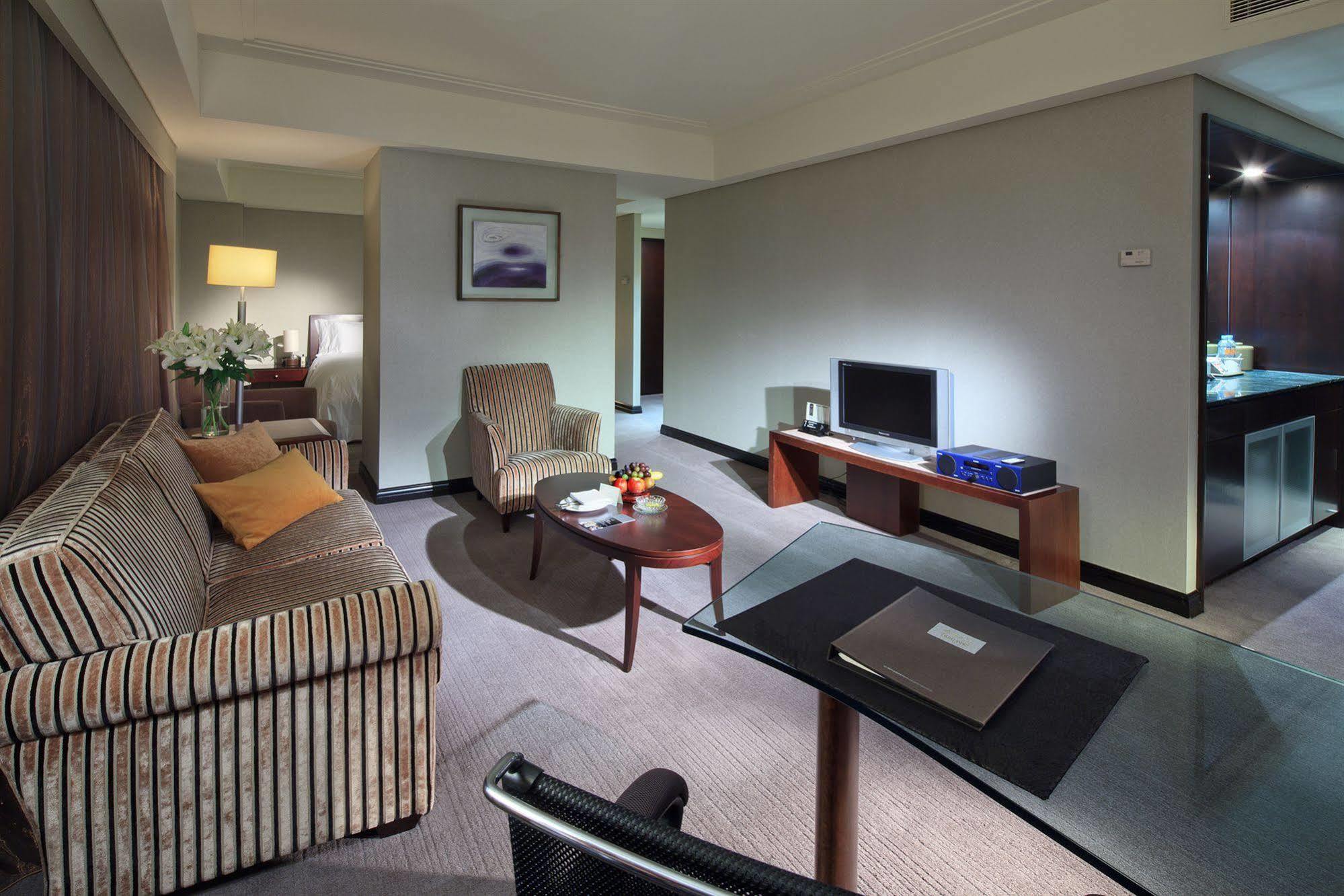 Tayih Landis Hotel Tainan Exterior foto A suite at the hotel