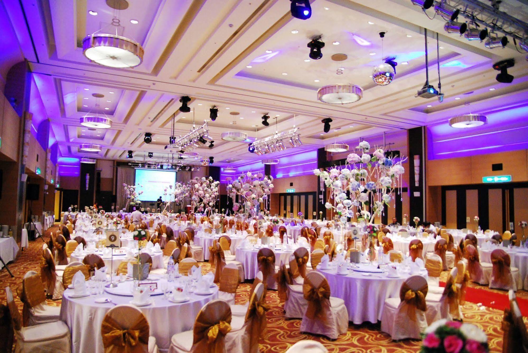 Tayih Landis Hotel Tainan Exterior foto A wedding reception at the Grand Ballroom