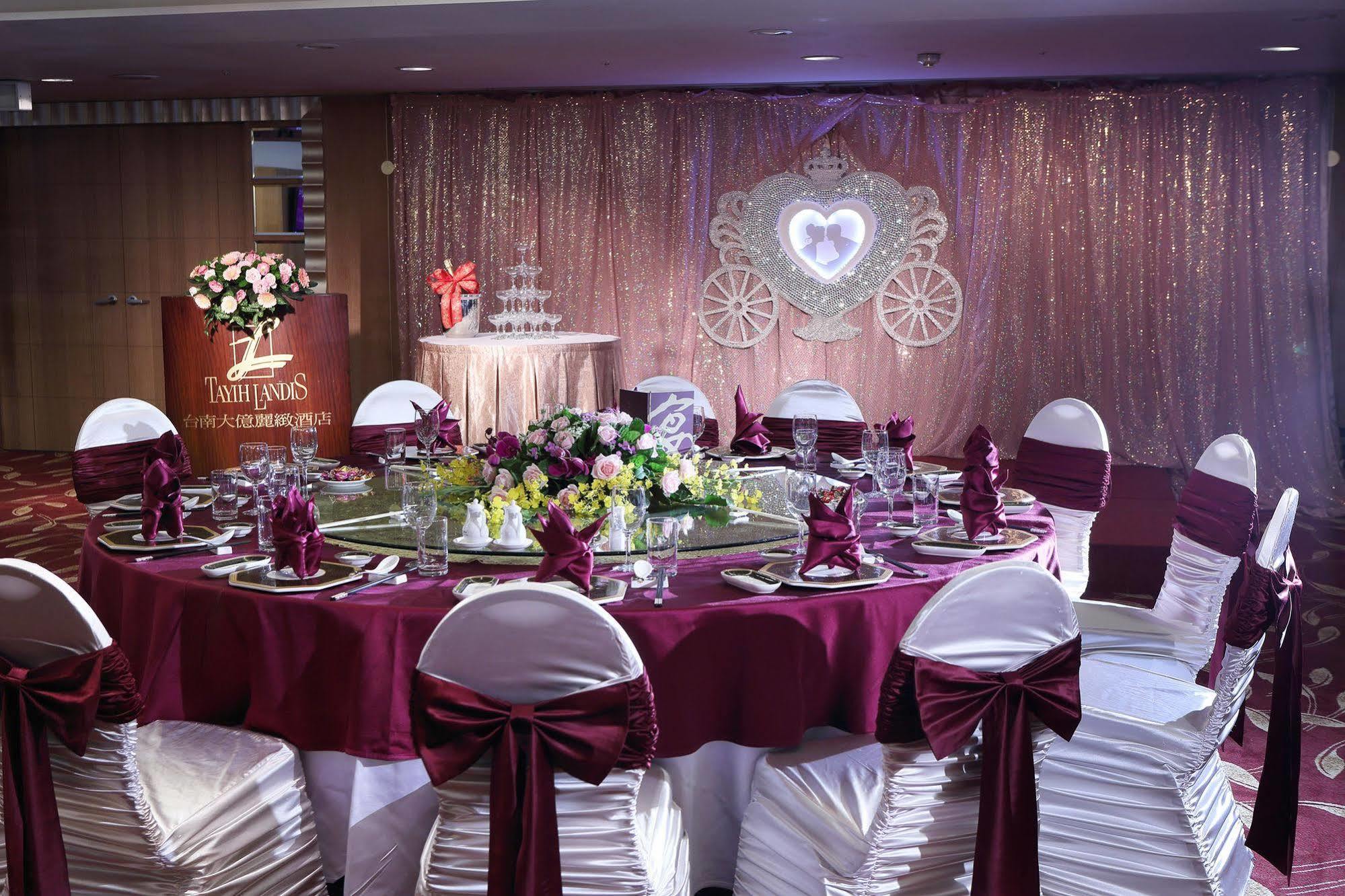 Tayih Landis Hotel Tainan Exterior foto Wedding reception