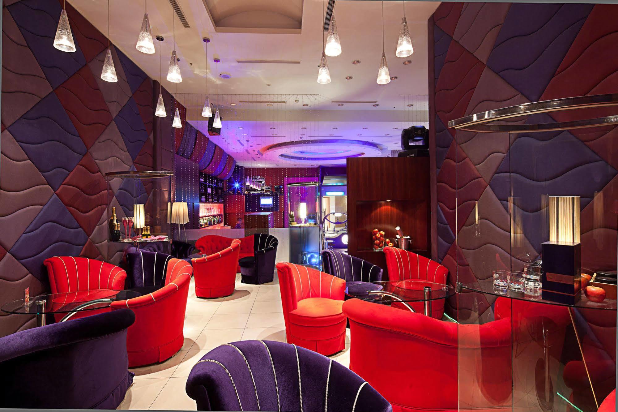Tayih Landis Hotel Tainan Exterior foto The interior of the nightclub